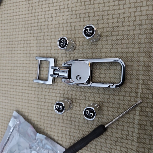 Silver Key Chain Clip W/Swivel Key Chain / Fob Ring - Picture 8 of 8